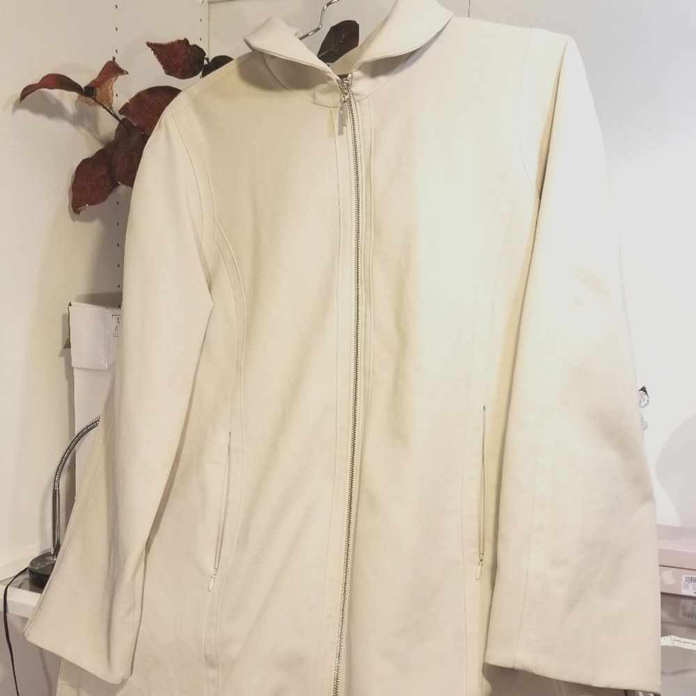 Jones New York off white jacket  coat size Large